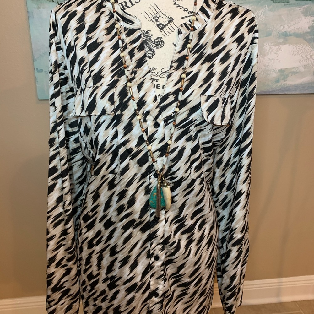 Chic Animal Print Calvin Klein Blouse - Picture 3 of 8